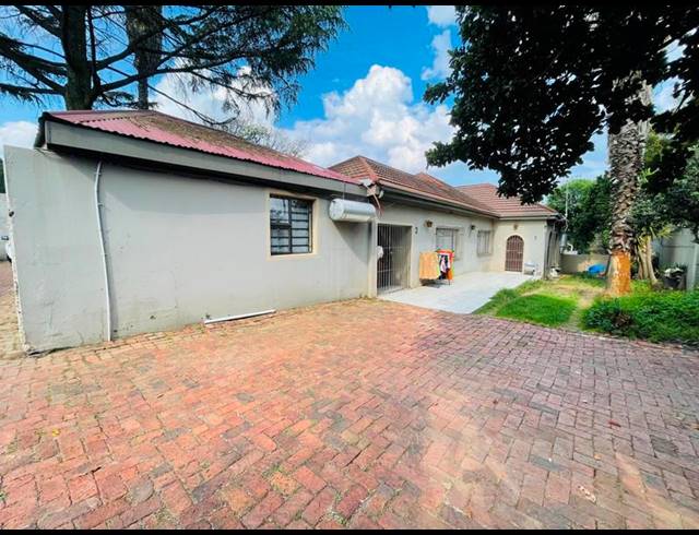 7 BEDROOM HOUSE FOR SALE IN PRIMROSE